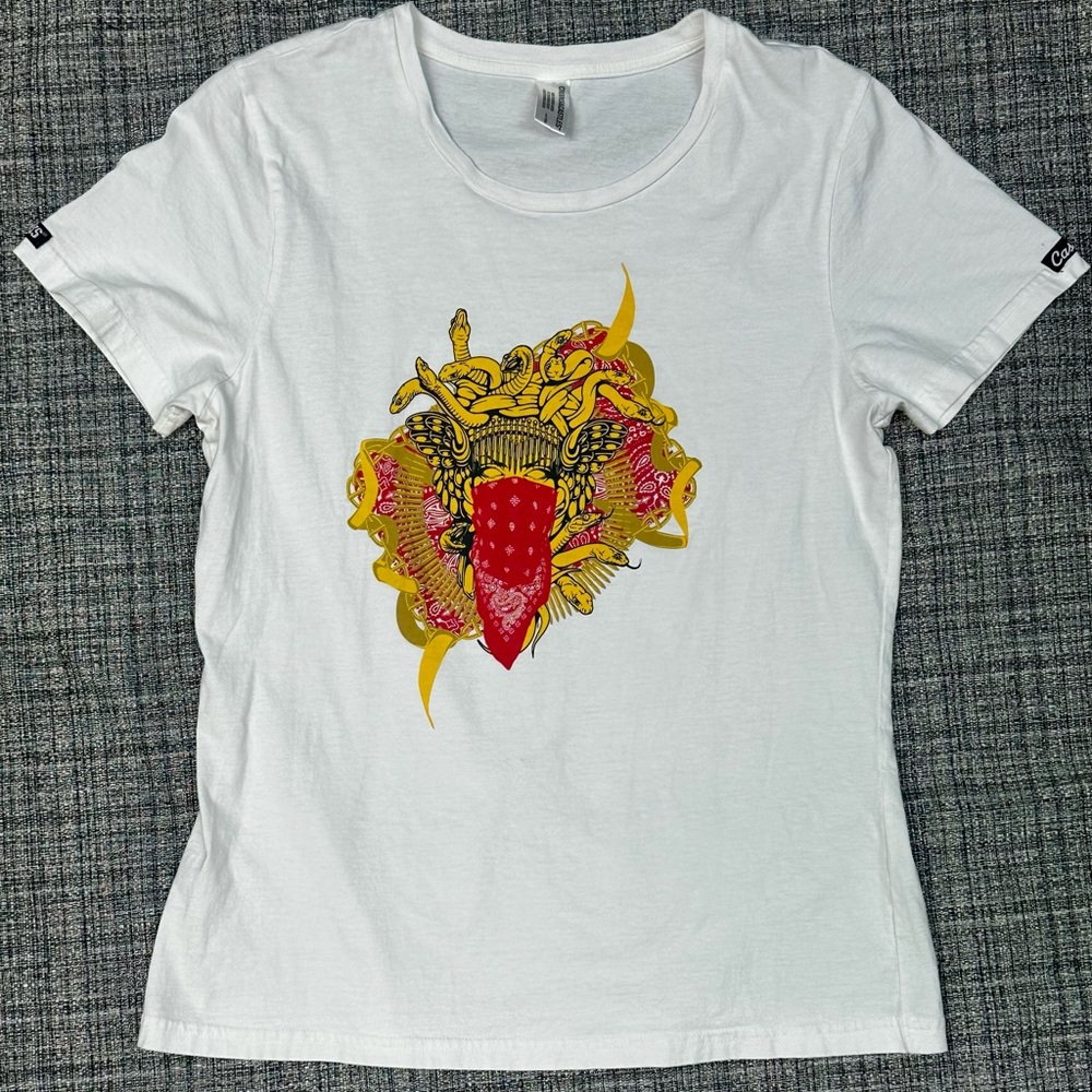 Crooks & Castles Women’s fitted T-Shirt, Medusa Bandana Design, Size Large
